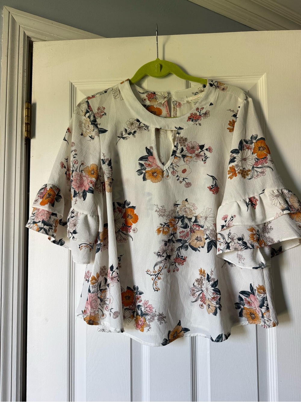 Urban Romantics White Floral Keyhole Ruffle Bell Sleeve Blouse Size L